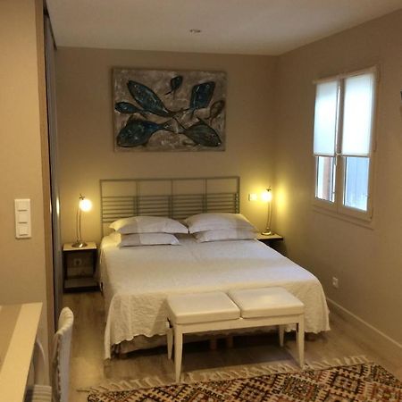 Chez Elles 2 Bed & Breakfast Caumont-sur-Durance Bagian luar foto