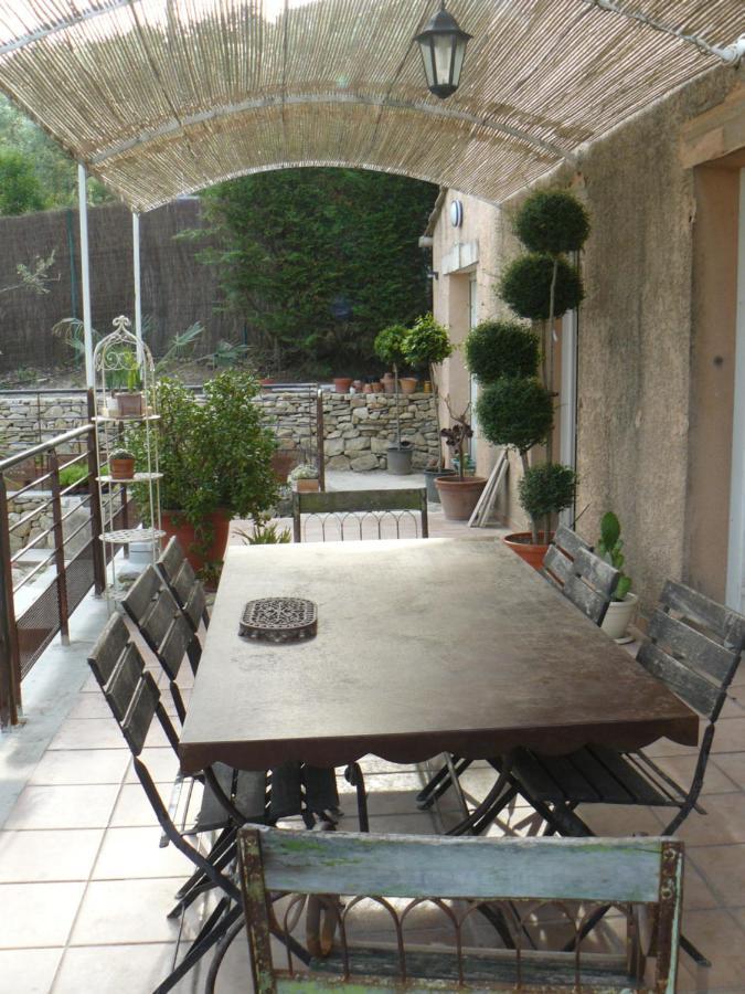 Chez Elles 2 Bed & Breakfast Caumont-sur-Durance Bagian luar foto